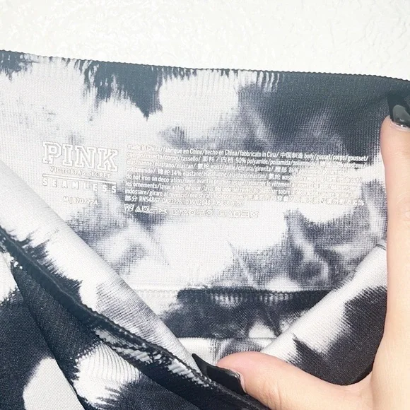 PINK Victoria’s Secret Seamless Black And White Tie Dye Leggings - Picture 7 of 10